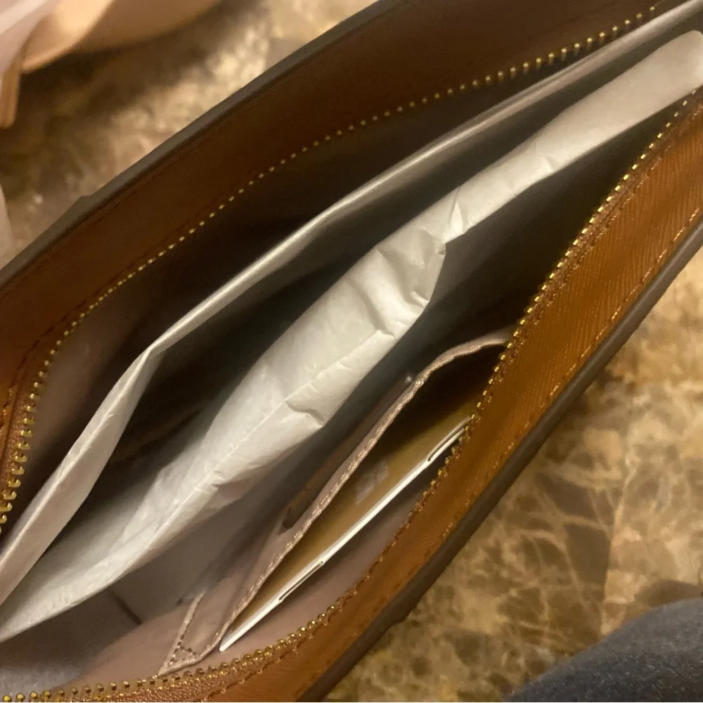 Michael Kors Jet Set Travel Tan Crossbody Tote with Gold Hardware - Picture 8 of 8